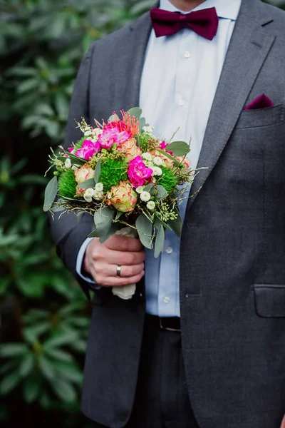 Bellissimo bouquet sposa matrimonio — Foto Stock