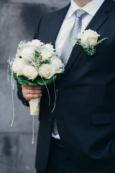 Belo buquê de noiva de casamento — Fotografia de Stock