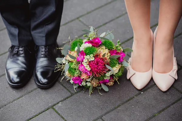 美しい結婚式の花嫁の花束 — ストック写真