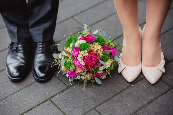 美しい結婚式の花嫁の花束 — ストック写真