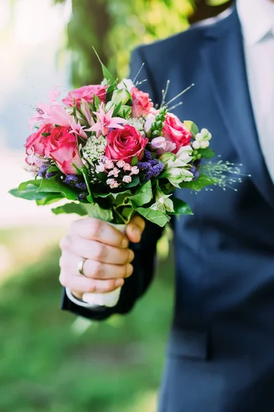 Bellissimo bouquet sposa matrimonio — Foto Stock