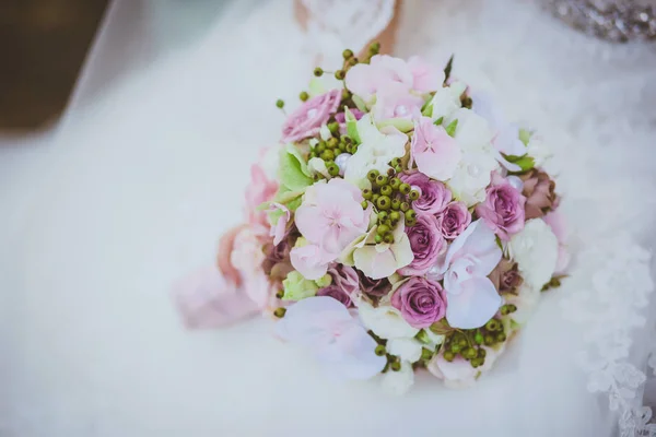 Hermoso ramo de novia de boda —  Fotos de Stock