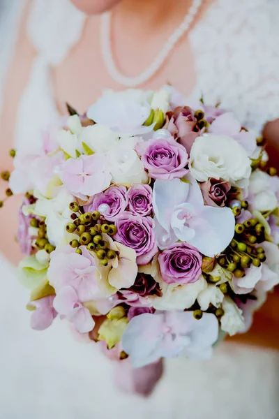 Bellissimo bouquet sposa matrimonio — Foto Stock