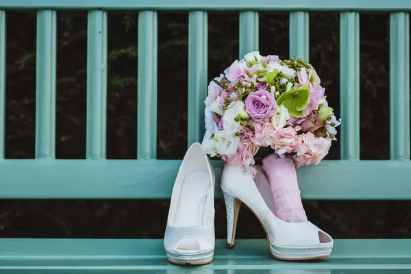 Mooie bruiloft bruid boeket — Stockfoto
