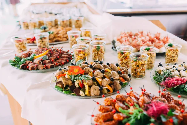 Vendéglátóipari élelmiszer esküvő étel — Stock Fotó
