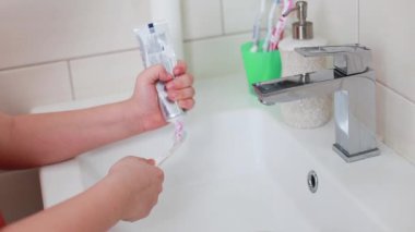 çocuğa el yıkama