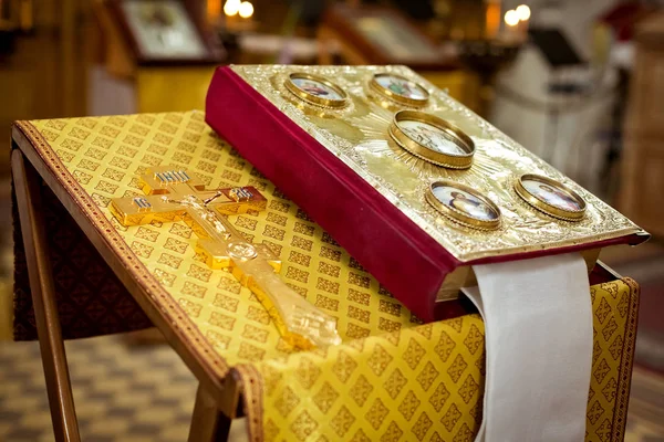 Chiesa cerimonia di nozze ortodossa — Foto Stock