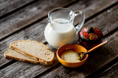 çay süt ahşap arka plan