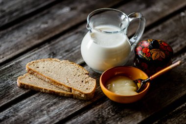 çay süt ahşap arka plan