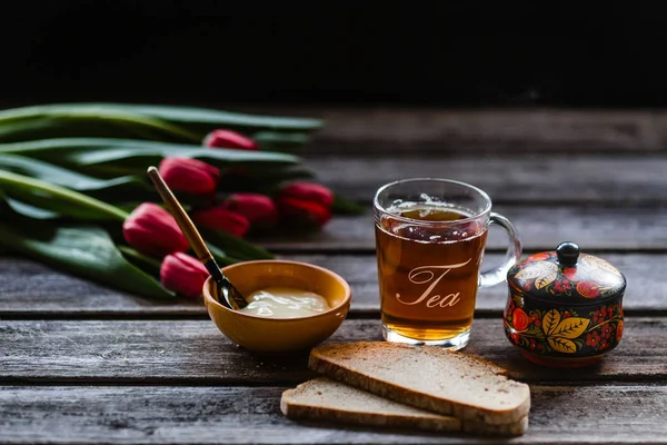 Tea milk wood background — Stock Photo, Image
