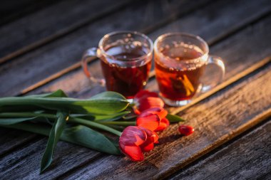 siyah çay ahşap arka plan