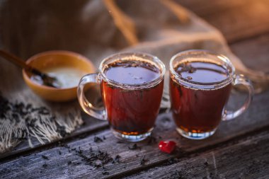 siyah çay ahşap arka plan
