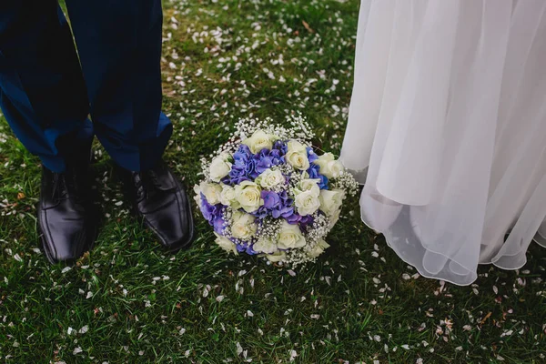 Brud bukett bröllop blommor — Stockfoto