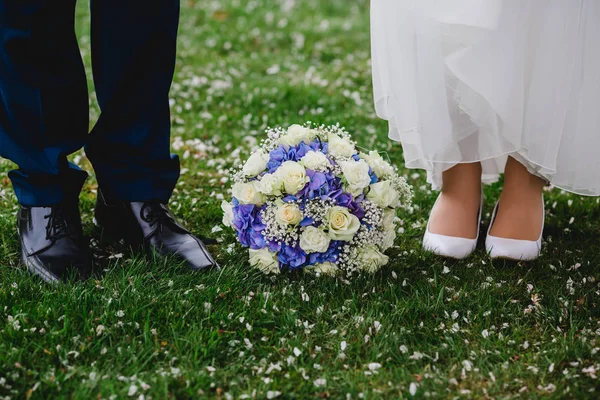 Brud bukett bröllop blommor — Stockfoto