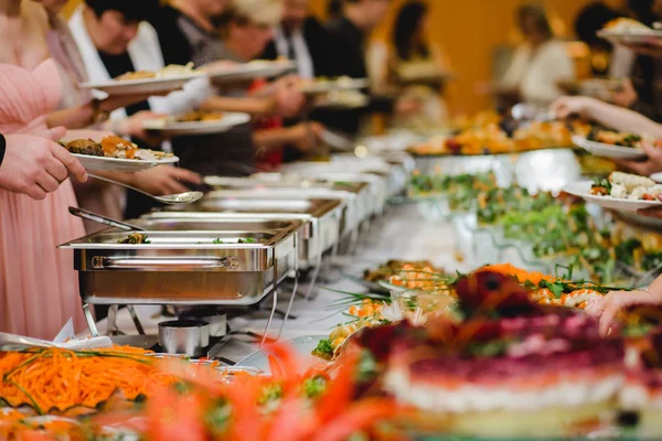 Makanan katering pernikahan prasmanan — Stok Foto