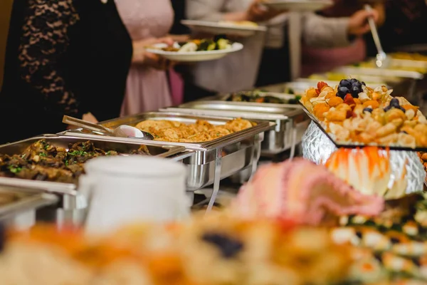 Catering comida casamento buffet — Fotografia de Stock