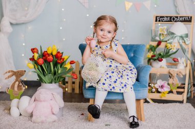 çocukları Paskalya arka plan üzerinde