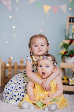 çocukları Paskalya arka plan üzerinde