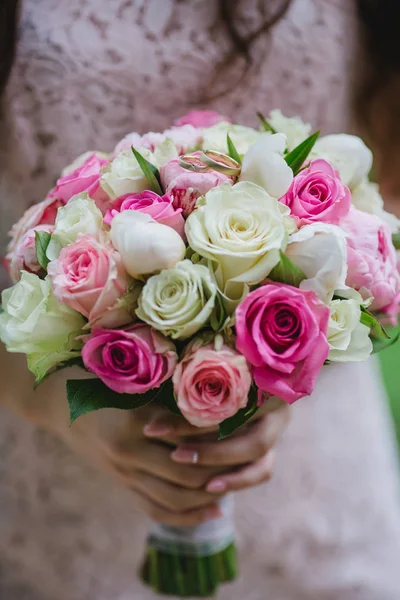 Flores do casamento buquê de noiva — Fotografia de Stock