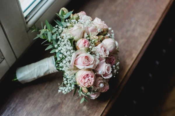 Bruiloft bloemen bruid boeket — Stockfoto