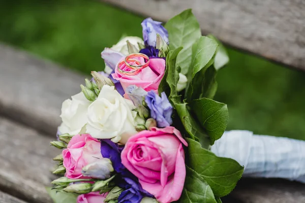 Wedding flowers bride bouquet — Stock Photo, Image