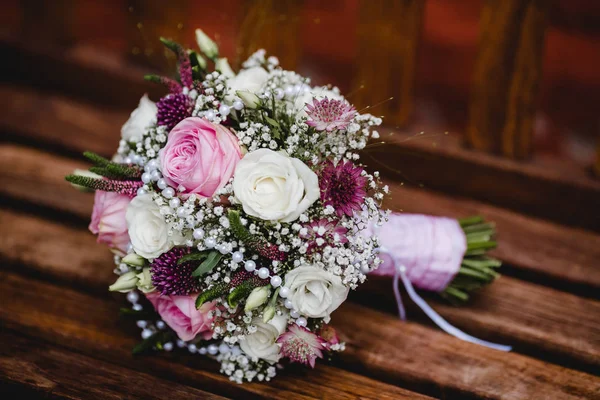 Wedding flowers bride bouquet — Stock Photo, Image