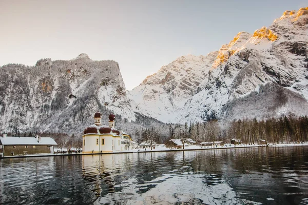 Koenigssee invierno bayern alpes Fotos De Stock Sin Royalties Gratis