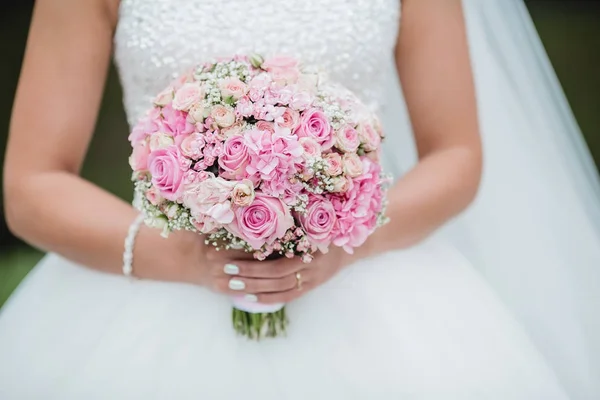 Flores de boda ramo de novia — Foto de Stock