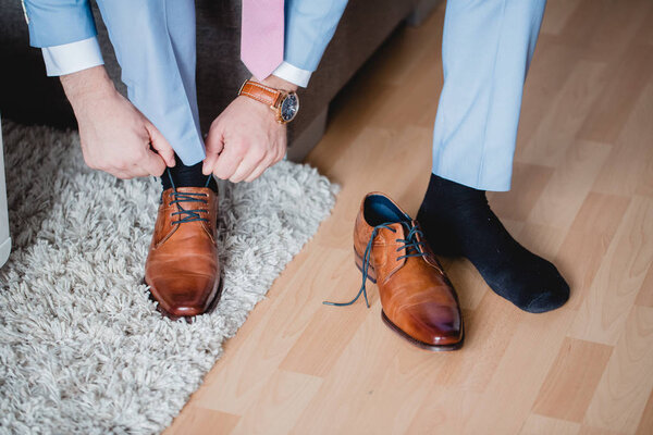 getting ready groom wedding