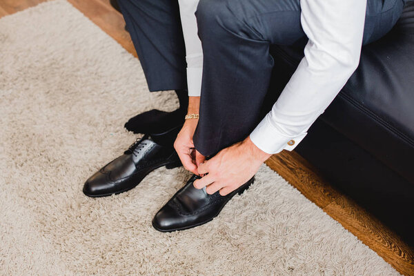 getting ready wedding rings