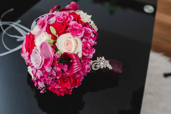 Bruiloft bloemen bruid boeket — Stockfoto