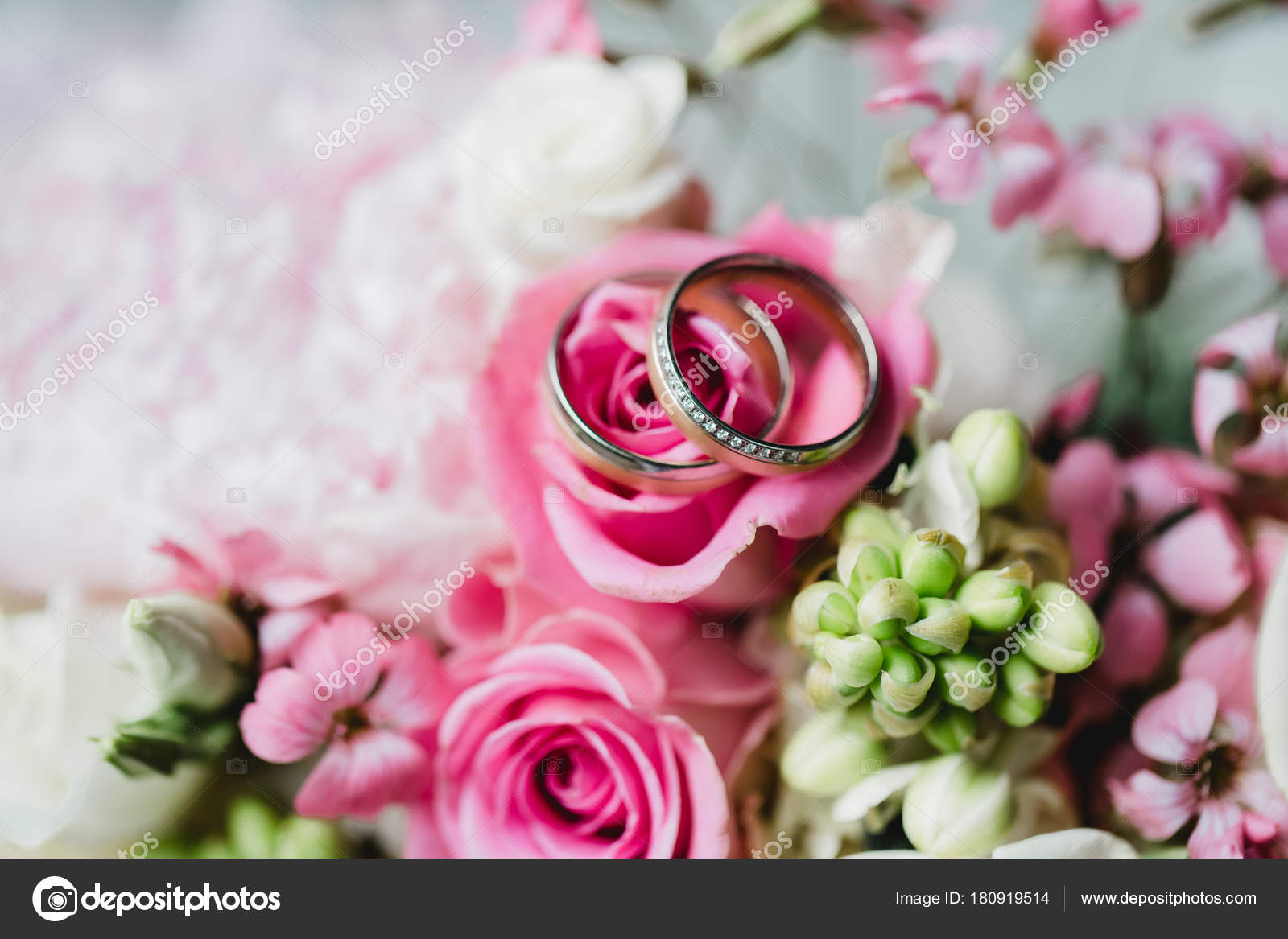 Wedding flowers bride rings — Stock Photo © LElik83 180919514