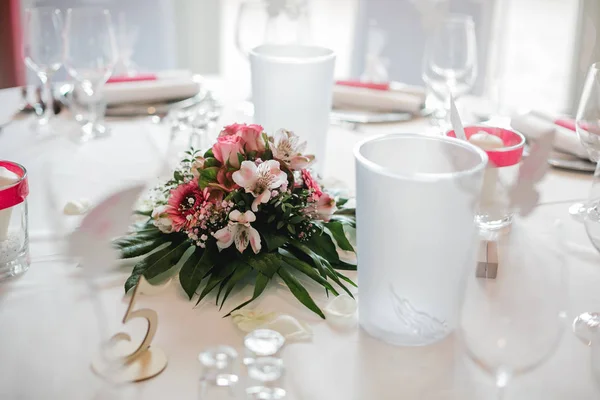 Wedding flowers table decoration — Stock Photo, Image