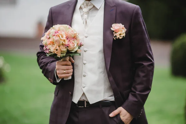 Mariage mariée bouquet anneaux — Photo