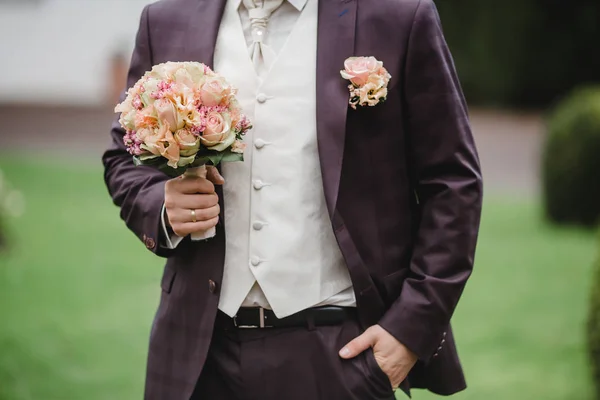 Hochzeit Brautstrauß Ringe — Stockfoto