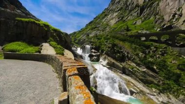 İsviçre Alpleri nehir köprü