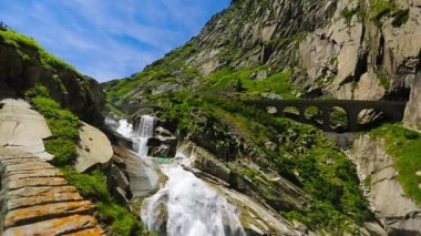 İsviçre Alpleri nehir köprü