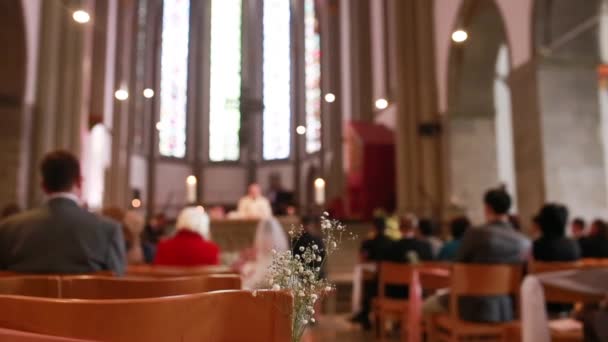 Boda iglesia ceremonia decoración — Vídeo de stock