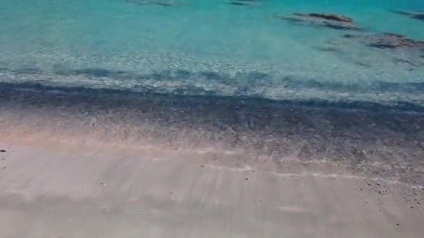 Betonstrand griechische Insel — Stockvideo