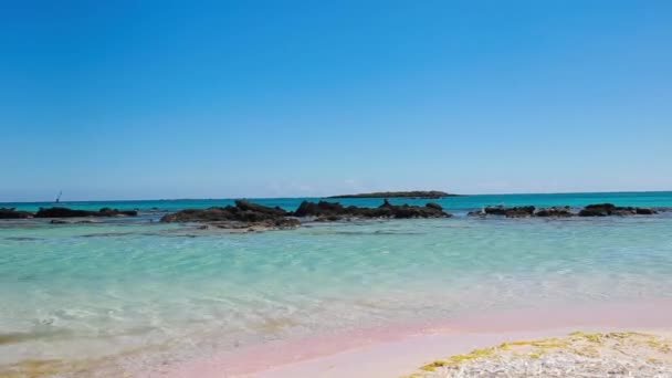 Betonstrand griechische Insel — Stockvideo