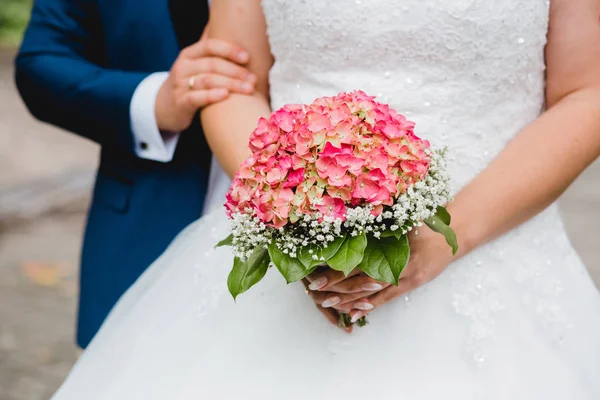 Anillos de ramo de novia boda —  Fotos de Stock