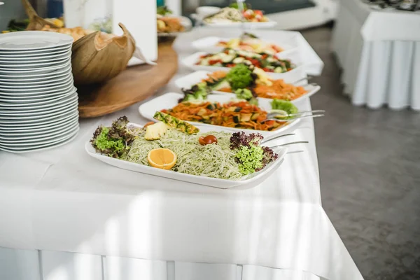 Catering wesele w formie bufetu dla zdarzenia — Zdjęcie stockowe