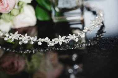 düğün kilise töreni dekorasyon çiçekler