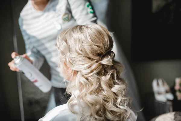 Getting ready groom bride wedding — Stock Photo, Image