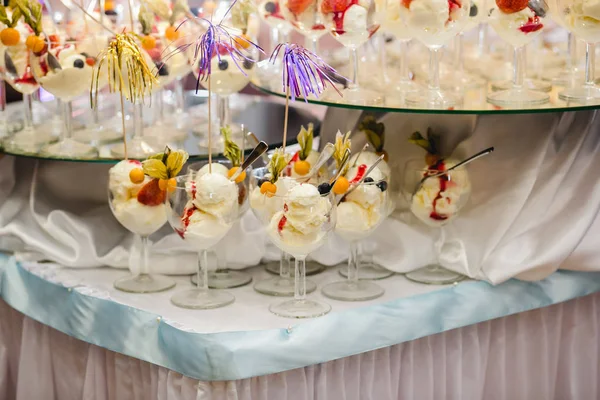 Düğün büfe olayları için catering — Stok fotoğraf