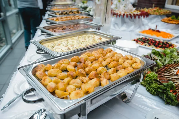 Esküvői események svédasztalos étkezés — Stock Fotó
