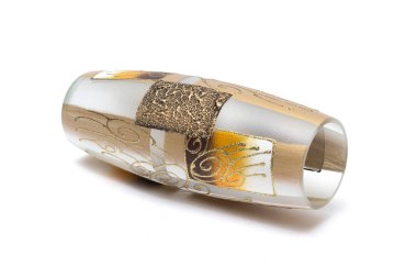  Beyaz bir arka plan üzerinde dekoratif vazo