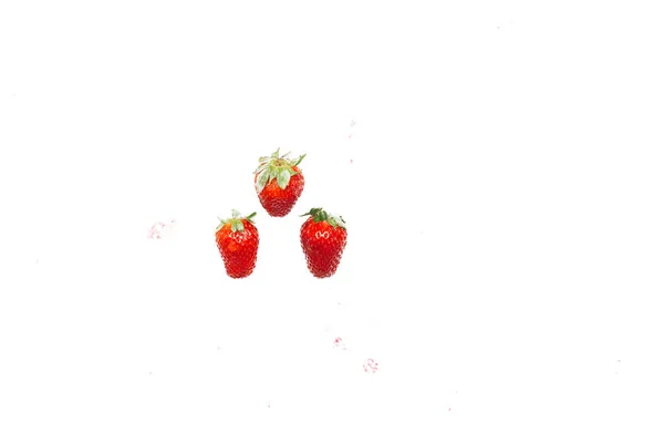 Trois fraises fraîches — Photo