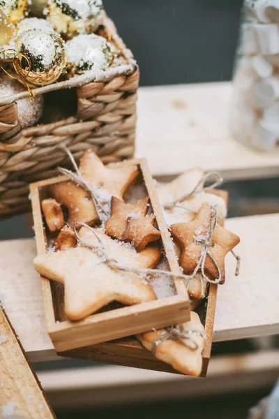Biscuits de Noël avec décorations — Photo