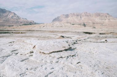 Ölü Deniz tuzlu beyaz shore